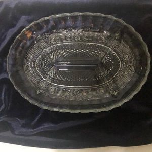 Vintage clear Glass 4 section Relish Tray. 12 x 8. Beautiful pattern on bottom.